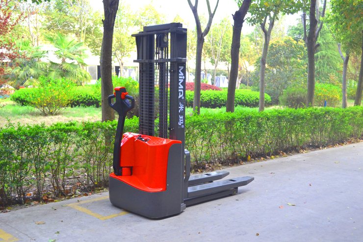 湖南荣洲机械设备有限公司,移动式升降平台价格,湖南升降货梯,塑料托盘批发,固定式升降平台,曲臂式升降平台,汽车尾板,全电动叉车 湖南荣洲机械设备有限公司,移动式升降平台价格,湖南升降货梯,塑料托盘批发,固定式升降平台,曲臂式升降平台,汽车尾板,全电动叉车